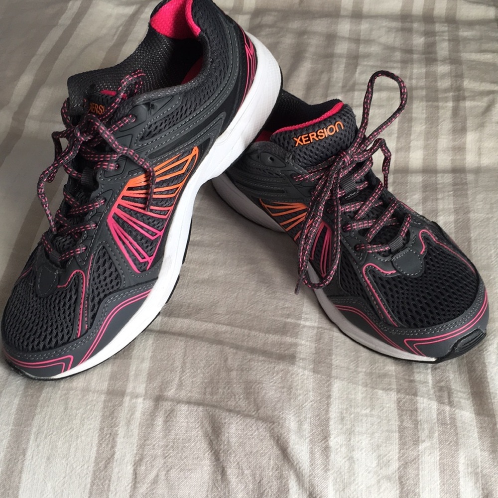 Memory foam tennis shoes